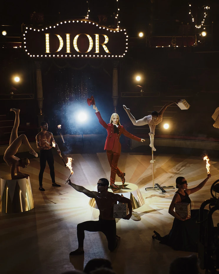 Una festa di luce e fantasia, Dior presenta ‘Circus of Dreams’